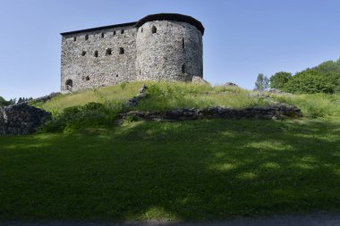 Finlandiya'da bir kaya üzerinde ortaçağ Raseborg kale