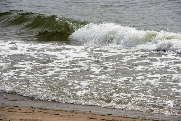 Sıçrama ile deniz dalgası — Stok fotoğraf
