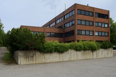 grim ofis tuğla bina
