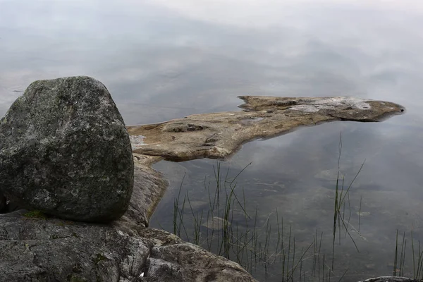 Stones and rocky shore of the lake in Finland — Stock Photo, Image