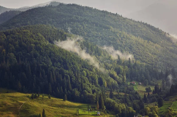 Kraftigt Regn Soligt Väder Fantastiska Naturfenomen Bergen — Stockfoto