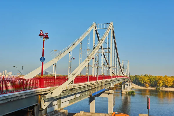 Gångbro Över Floden Dnjepr Höstlandskap Kiev Ukraina — Stockfoto