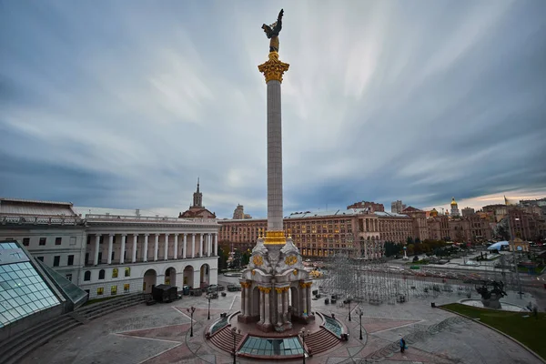 Maydan Nezalezhnosti 的视图 在首都的乌克兰 基辅的独立广场 — 图库照片