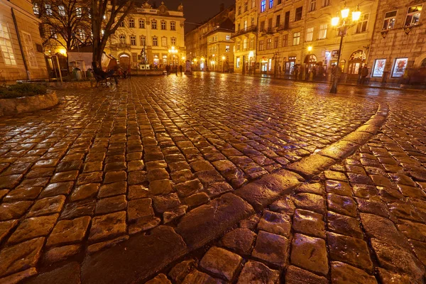 Tajemnicze Wąską Uliczkę Latarniami Starej Części Europejskiego Miasta Nocą — Zdjęcie stockowe