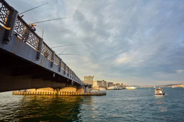 Güneşli bir günde bir ısmarlayarak Istanbul ve boğaz Bay tarafındaki Galata Kulesi vurdu