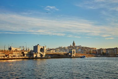Güneşli bir günde bir ısmarlayarak Istanbul ve boğaz Bay tarafındaki Galata Kulesi vurdu
