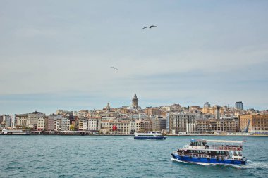 Güneşli bir günde bir ısmarlayarak Istanbul ve boğaz Bay tarafındaki Galata Kulesi vurdu