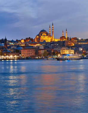 Süleymaniye Cami, gece görünümüne Galata Köprüsü, Istanbul, Türkiye