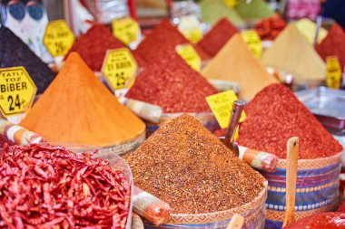 Türkiye, İstanbul ve Baharat Pazarı Türk baharatları satılık