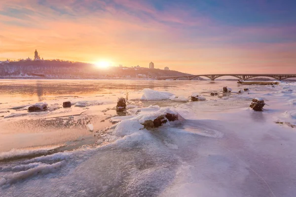 Pôr Sol Brilhante Sobre Rio Dnieper Inverno — Fotografia de Stock
