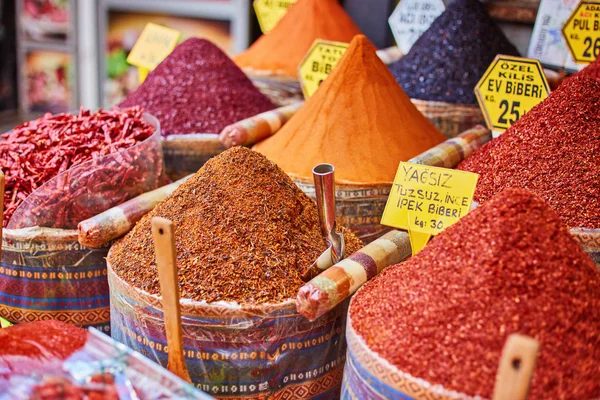 Turecko Istanbul Koření Bazar Turkyně Koření Prodej — Stock fotografie