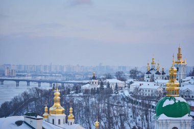 Kiev-Pechersk Lavra kışın, akşam görünümü, Kiev, Ukrayna