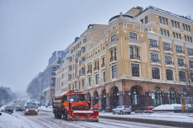 Yol sonra büyük kar yağışı kar kaldırma makinesi şehrin Temizleme