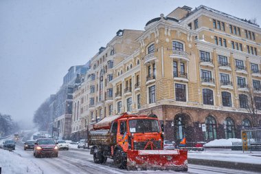 Yol sonra büyük kar yağışı kar kaldırma makinesi şehrin Temizleme