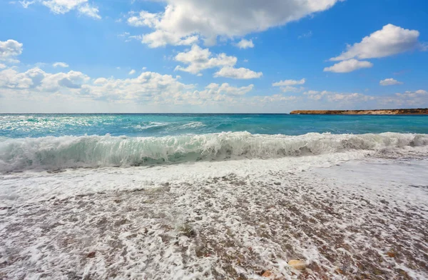 Burza Mózgów Morze Fale Szerokie Wybrzeżu Cypru — Zdjęcie stockowe