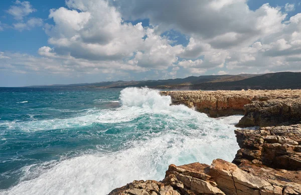 Mare Tempesta Onde Diffuse Costa Cipriota — Foto Stock