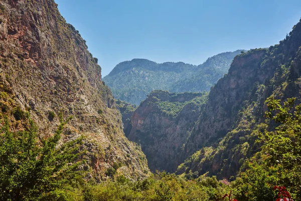 夏季蝴蝶谷海滩景观和游轮Oludeniz 土耳其 — 图库照片