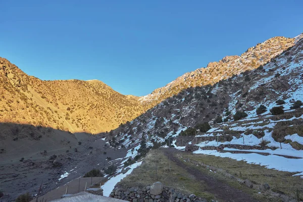 摩洛哥 高地图集风景 马拉喀什附近的山谷在通往瓦尔扎扎特的路上 — 图库照片