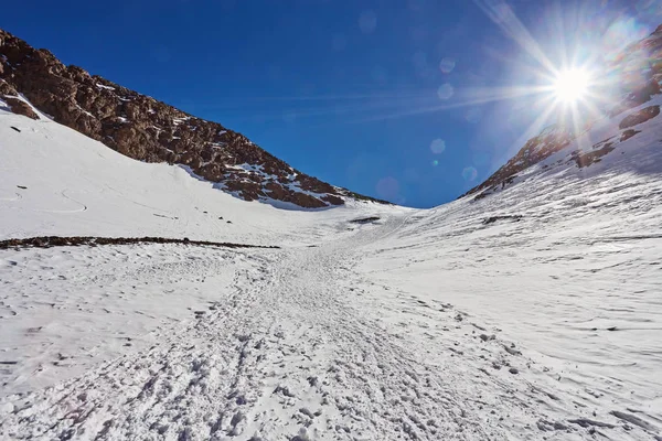 Μονοπάτι Για Την Αναρρίχηση Toubkal Ψηλότερο Βουνό Στην Οροσειρά Του — Φωτογραφία Αρχείου