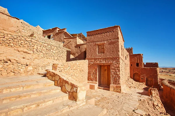 摩洛哥沙漠中的 Kasbah Ait Ben Haddou 狭窄的街道 — 图库照片