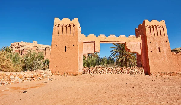 Haddou Benhaddou 是摩洛哥瓦尔扎扎特附近的一个设防城市 Haddou 是土粘土建筑的一个很好的例子 — 图库照片