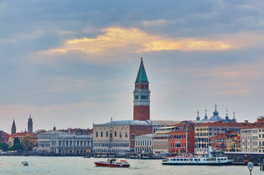 Ve San Marco Palace Ducate gün batımında, Venedik, İtalya