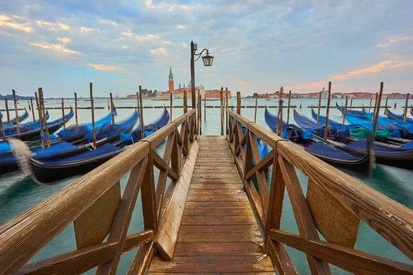 Condolas Wooden Pier Venice Italy — Stock Photo, Image