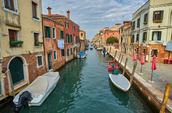 베니스 이탈리아에서 부드러운 물으로 — 스톡 사진