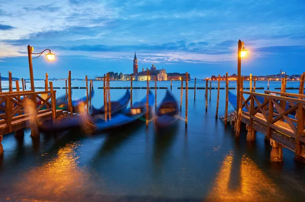 Venezia Notte Romantico Molo Lanterna Città Luce Riflessione — Foto Stock