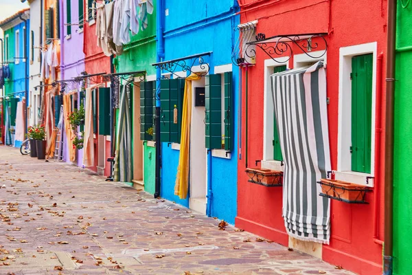 Rua Com Edifícios Coloridos Ilha Burano Veneza Itália Arquitetura Marcos — Fotografia de Stock