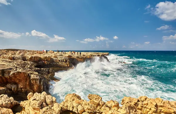 Büyük Dalgalar Sonu Güney Akamas Kıbrıs Için Rocky Cape Yarımadası — Stok fotoğraf