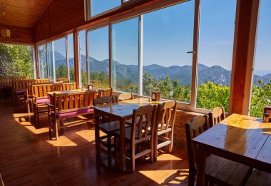 Rustik Cafe Yörük Park, Kemer, Türkiye'de Deniz Manzaralı açık hava Teras.