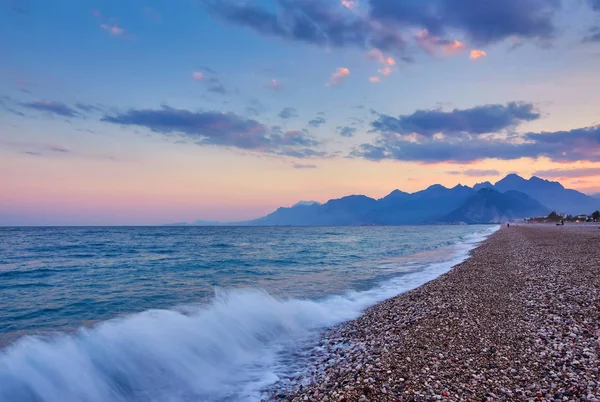 Taurusbergen Och Antalya Konyaalti Stranden Turkiet — Stockfoto