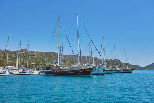 Uma Doca Barcos Estacionamento Marítimo Barcos Iates Kekova Uma Cidade — Fotografia de Stock