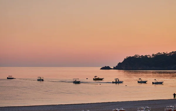 Silueta Montañas Yates Atardecer Oludeniz Turquía —  Fotos de Stock