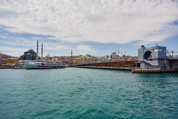 Uma Vista Pitoresca Istambul Torre Galata Lado Baía Bósforo Filmado — Fotografia de Stock