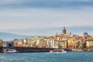 Güneşli bir günde bir ısmarlayarak Istanbul ve boğaz Bay tarafındaki Galata Kulesi vurdu