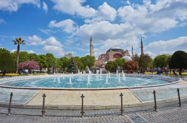 Dış Ayasofya Sophia Ayasofya Camii Müzesi, Sultanahmet, Istanbul tarihi alanları, güneşli bir günde.