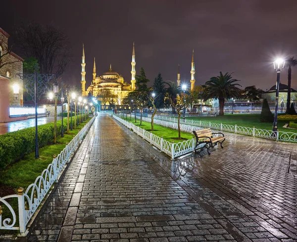 Mehmet Akif Ersoy Parkı Ndan Sultanahmet Camii Gece Görünümü — Stok fotoğraf