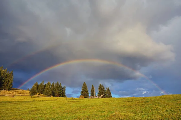 Rainbow Sunshine Rain Mountain Valley — Stock Photo, Image