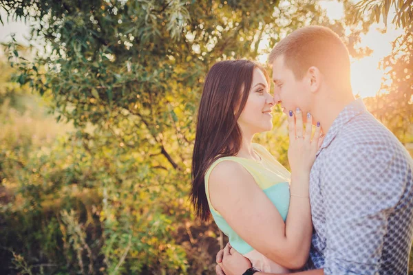 Glückliches Paar Urlaub Liebhaber Lachen Glücklicher Kerl Und Mädchen Verliebte — Stockfoto