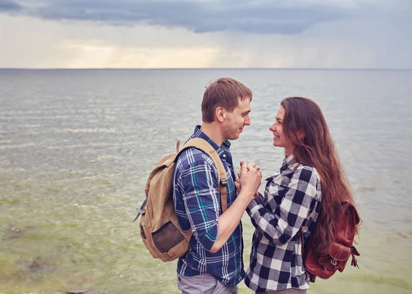 Avontuur Reizen Toerisme Wandelen Mensen Concept Glimlachend Paar Met Rugzakken — Stockfoto