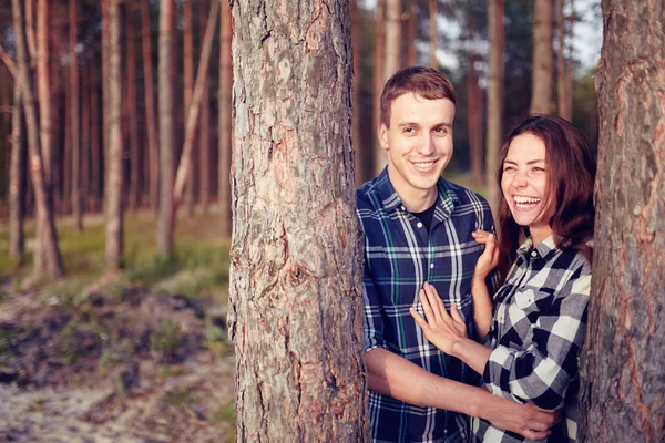 Pasangan Bahagia Mencintai Pasangan Menikmati Saat Saat Kebahagiaan Taman Cinta — Stok Foto