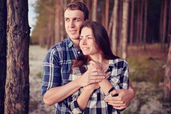 Una Pareja Feliz Pareja Cariñosa Disfrutando Momentos Felicidad Parque Amor — Foto de Stock