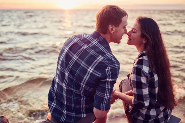 Couple Lovers Kissing Water Sunset Romantic Scene Multiethnic Couple — Stock Photo, Image