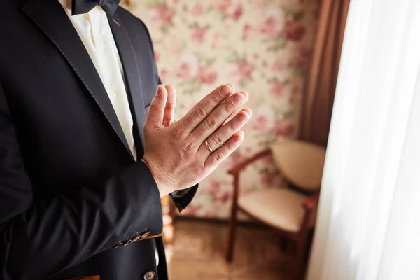 Hands Wedding Groom Getting Ready Suit — Stock Photo, Image