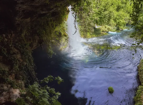 Jungle Vackra Vattenfallet Mountain River Ström Landskap Vattenfall Framsida Cave — Stockfoto