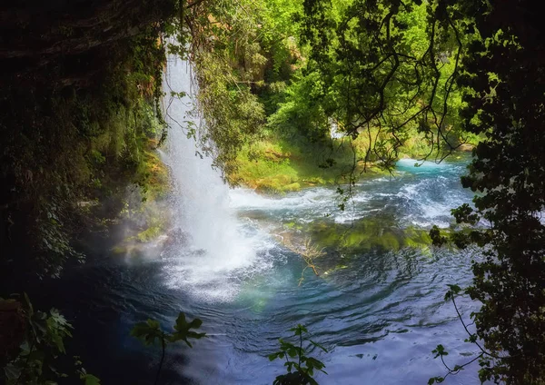 Jungle Vackra Vattenfallet Mountain River Ström Landskap Vattenfall Framsida Cave — Stockfoto