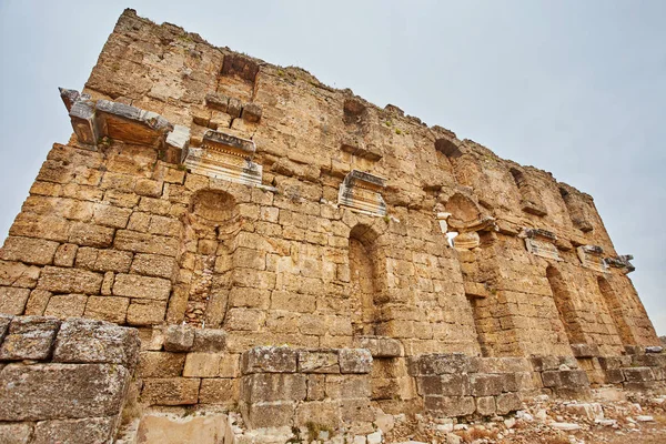 Vista Las Ruinas Basílica Antigua Ciudad Greco Romana Aspendos Cerca — Foto de Stock