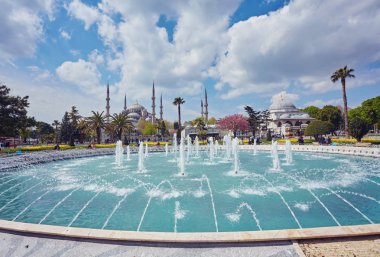 Sultanahmet Camii'nin arka plan mavi gökyüzü açık gün, istanbul, Türkiye